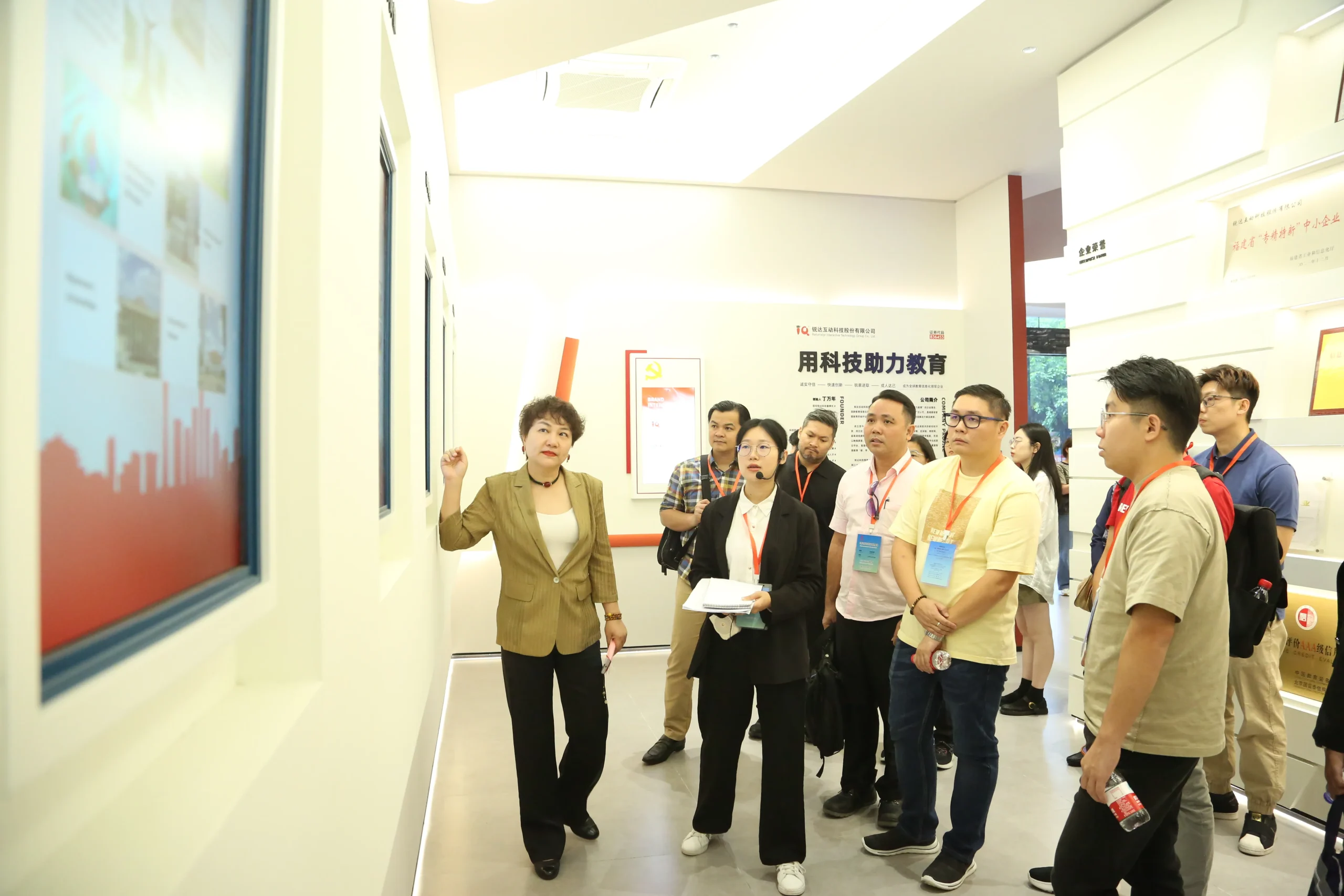 Integration, Innovation and Future: A Review of Malaysia Cross-Border Trade Training Team Visiting Returnstar - 展厅参观 (1)